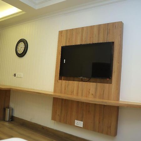 דהראדון Sapphire Sky Hotel מראה חיצוני תמונה