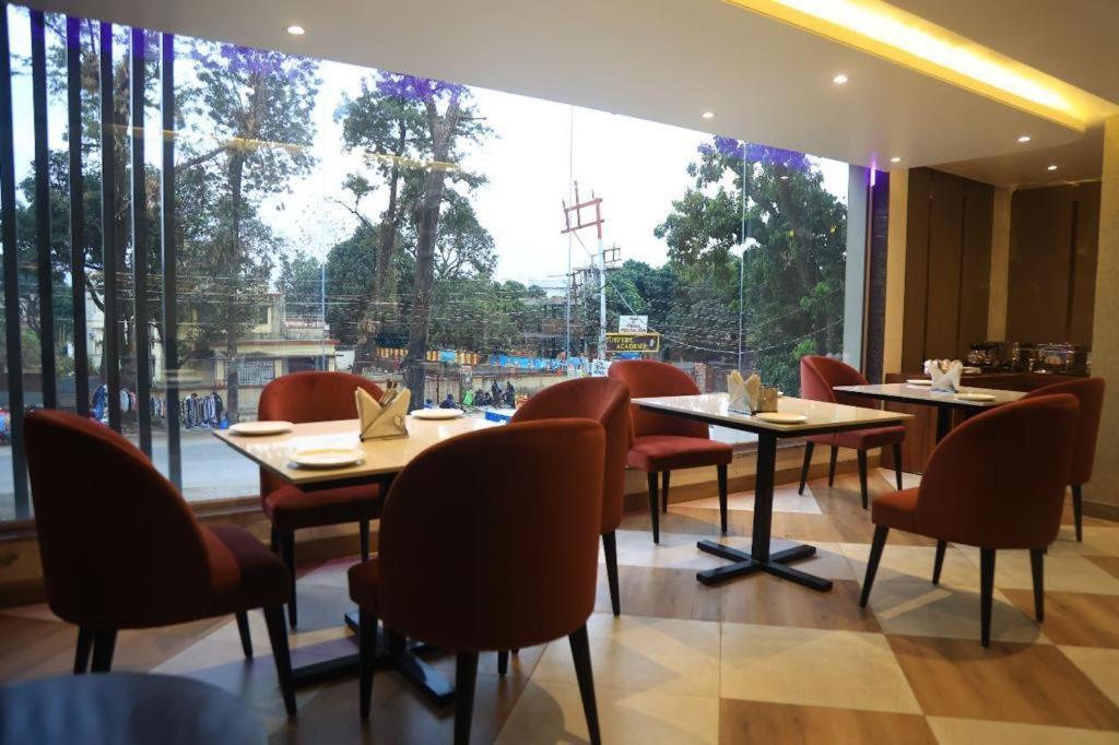 דהראדון Sapphire Sky Hotel מראה חיצוני תמונה