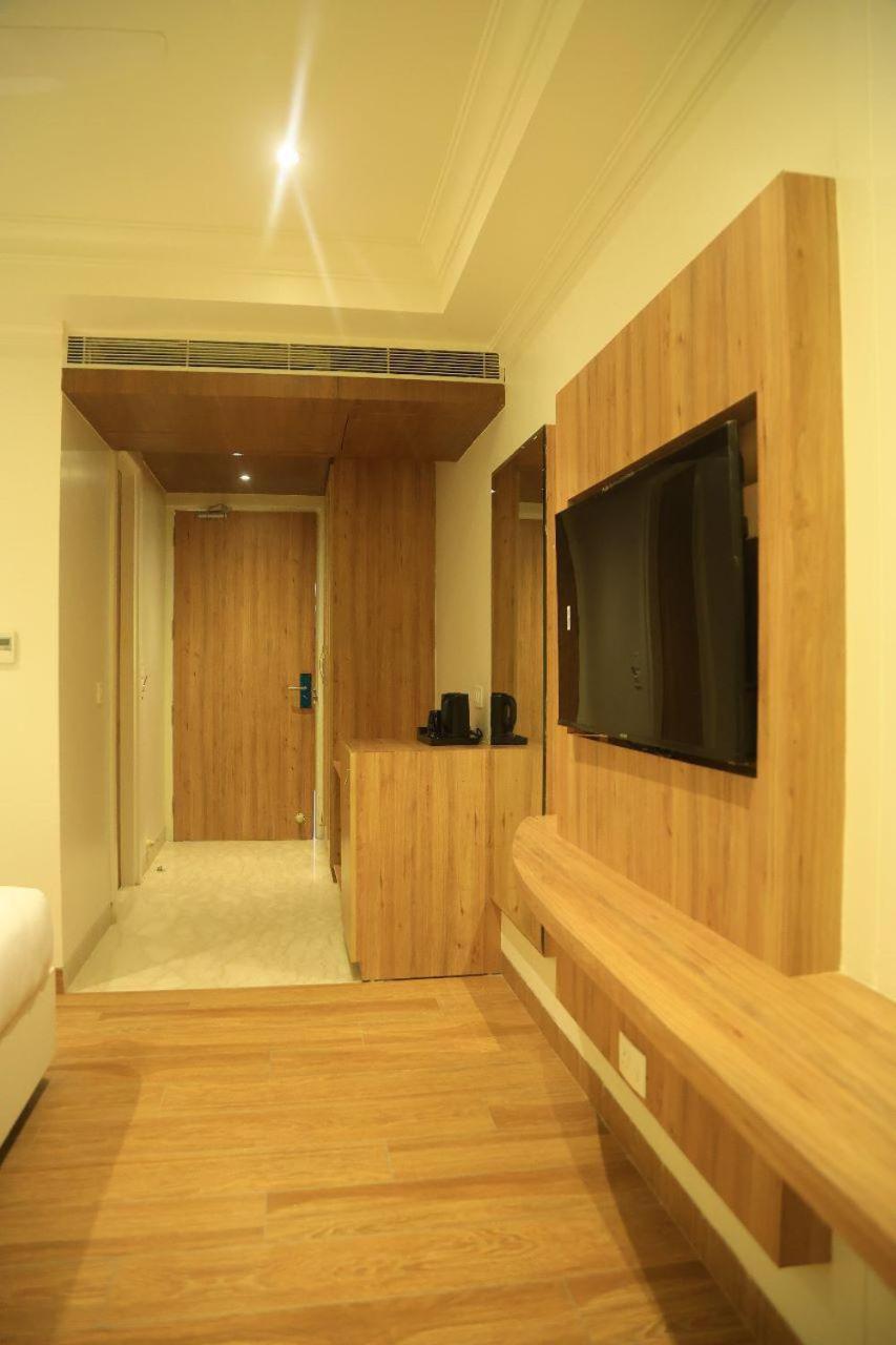 דהראדון Sapphire Sky Hotel מראה חיצוני תמונה
